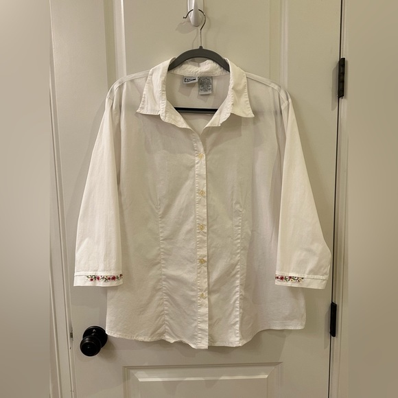 Capacity Woman Vintage Floral Embroidery White Button Down Shirt Size 1X - Picture 2 of 12